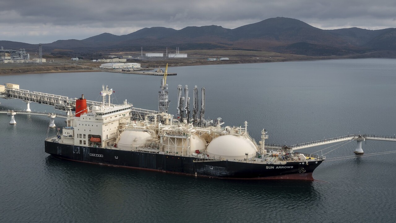 Čína sa zapája do ruskej „tieňovej flotily“. Ich tankery by obišli sankcie a zabezpečili dodávky ruského LNG