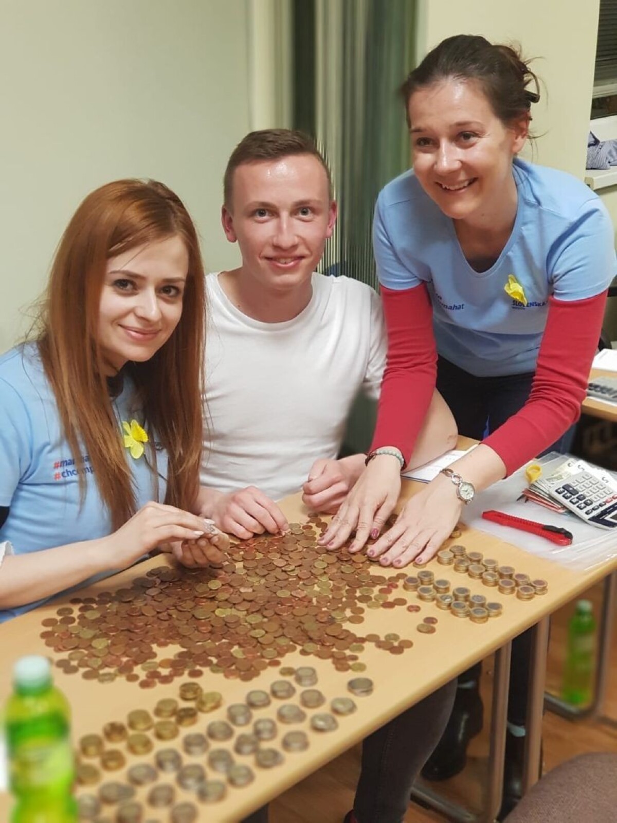 Deň narcisov - redaktorka ta3 Lenka Buchláková (vľavo)