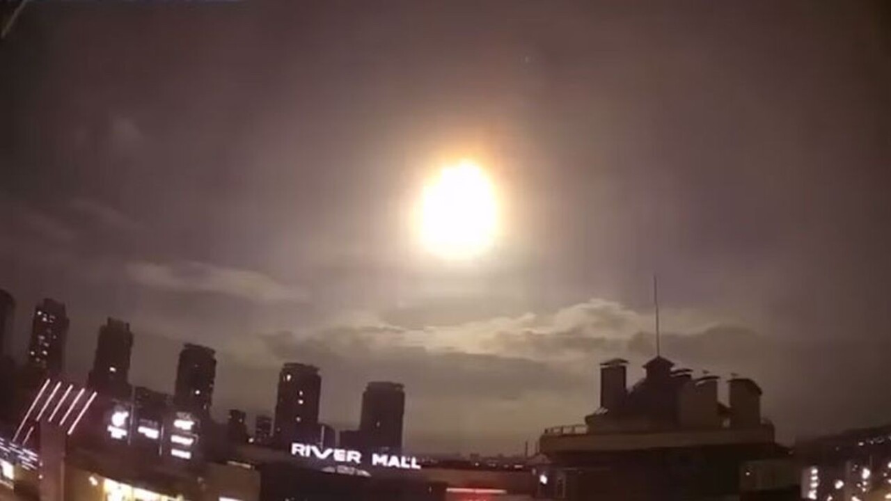 Záblesk nad Kyjevom nesúvisí s pádom družice. Pravdepodobne išlo o pád meteoritu