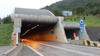 V tuneli Branisko sa stala dopravná nehoda. Uzatvorili ho v oboch smeroch