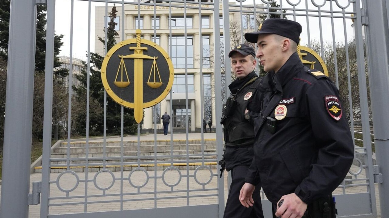 Súd v Moskve vydal zatykač na bulharského novinára, hrozí mu dvojročné väzenie