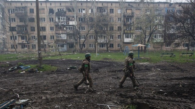 Ukrajinci pri Chersone zrejme prekročili Dneper, Rusi hovoria o postupe v Bachmute