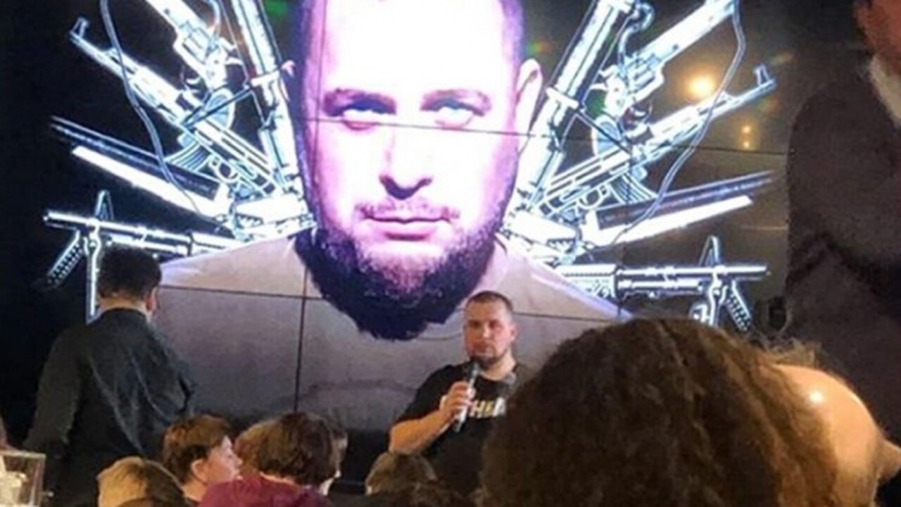 Žena, ktorá spáchala atentát na proruského blogera, zostáva vo väzbe. Pred súdom sa kajala