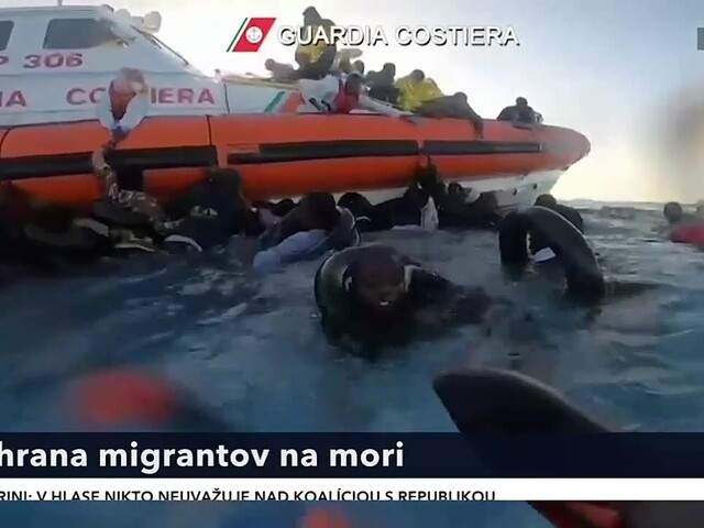 Na taliansky ostrov Lampedusa priplávalo viac ako 800 migrantov, jeden plavbu neprežil