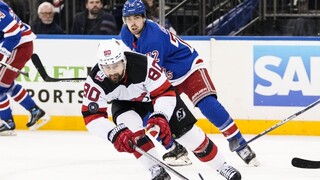 NHL: New Jersey s Tatarom zvíťazilo nad Rangers, vyrovnalo sériu. Tampa podľahla Torontu