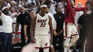 NBA: Miami Heat zvíťazil nad Milwaukee Bucks. Prispel k tomu Butler, ktorý zaznamenal 56 bodov