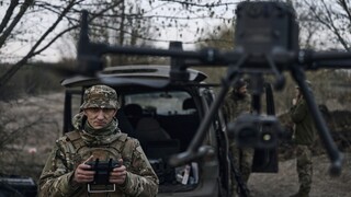 O Bachmut a Marjinku na východe Ukrajiny sa tvrdo bojuje. Kyjev uvádza, že ruské útoky odráža