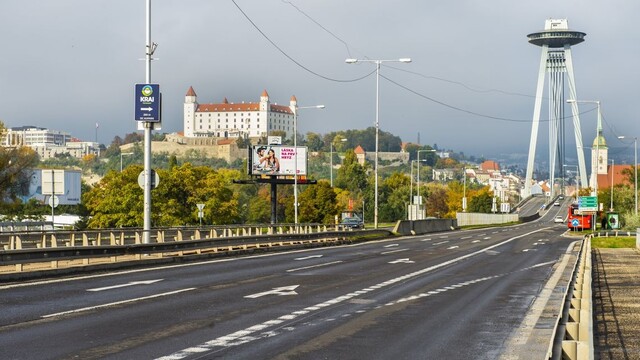 Mestská polícia v Bratislave zasahovala na Moste SNP. Chcela z neho skočiť žena