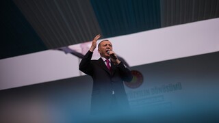 Erdogan má črevnú chrípku, nedostal infarkt. Jeho hovorca fámy rázne odmietol