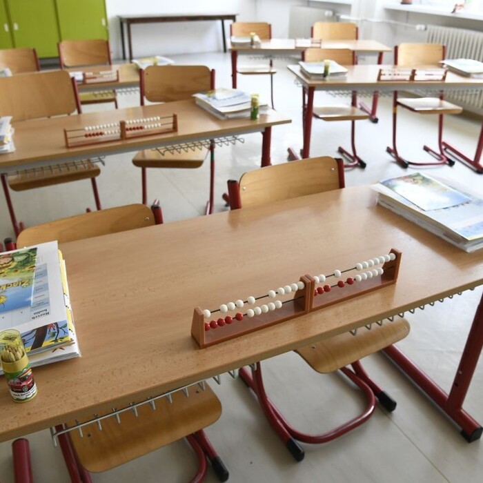 O miesto v škole bojujú aj prváčikovia. Niektorí budú dochádzať na druhú stranu mesta