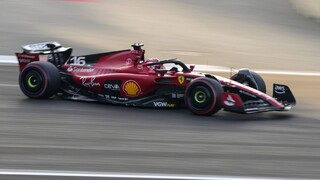 F1: Pole position v Baku vybojoval Leclerc. Prvú trojku doplnili Verstappen a Perez
