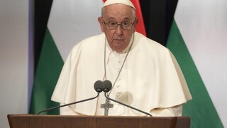 Pápež František pokračuje vo svojej návšteve Maďarska. Na pláne má rozhovory s utečencami