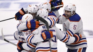 NHL: Toronto a Edmonton postúpili do 2. kola play off, Rangers vyrovnali