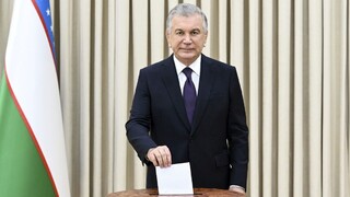 V Uzbekistane hlasovali o ústave, vďaka ktorej by prezident mohol zostať pri moci do roku 2040