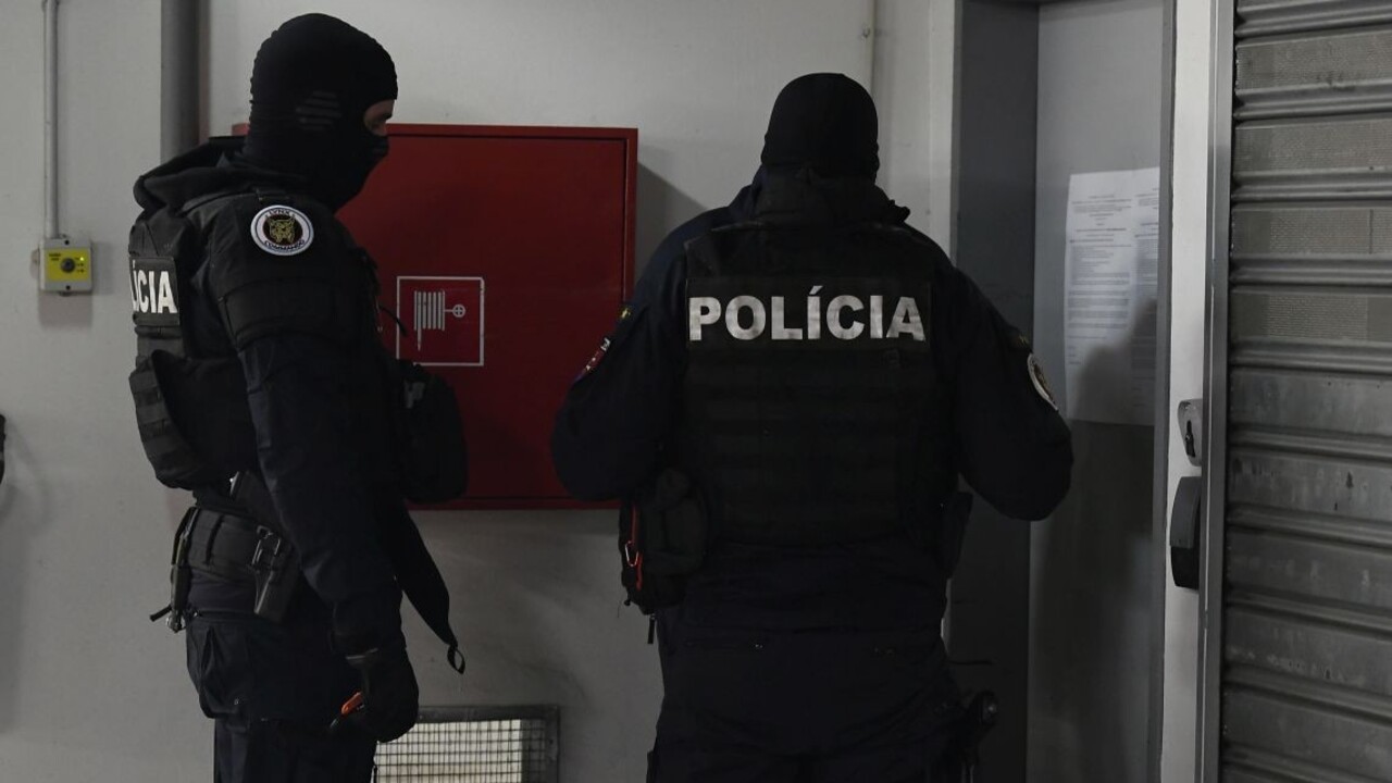 NAKA zasahovala neďaleko Bratislavy. Zatkla starostu obce Borinka