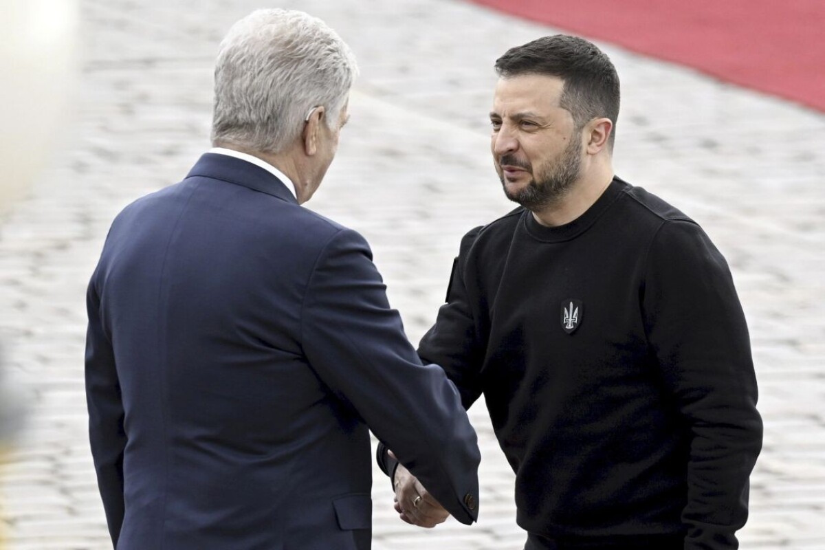 Ukrajinský prezident Volodymyr Zelenskyj na návšteve u fínskeho prezidenta Sauliho Niinistöa.
