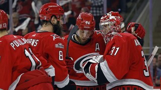 NHL: Edmontonu nepomohli ani štyri góly Draisaitla, Hurricanes rozdrvili Devils