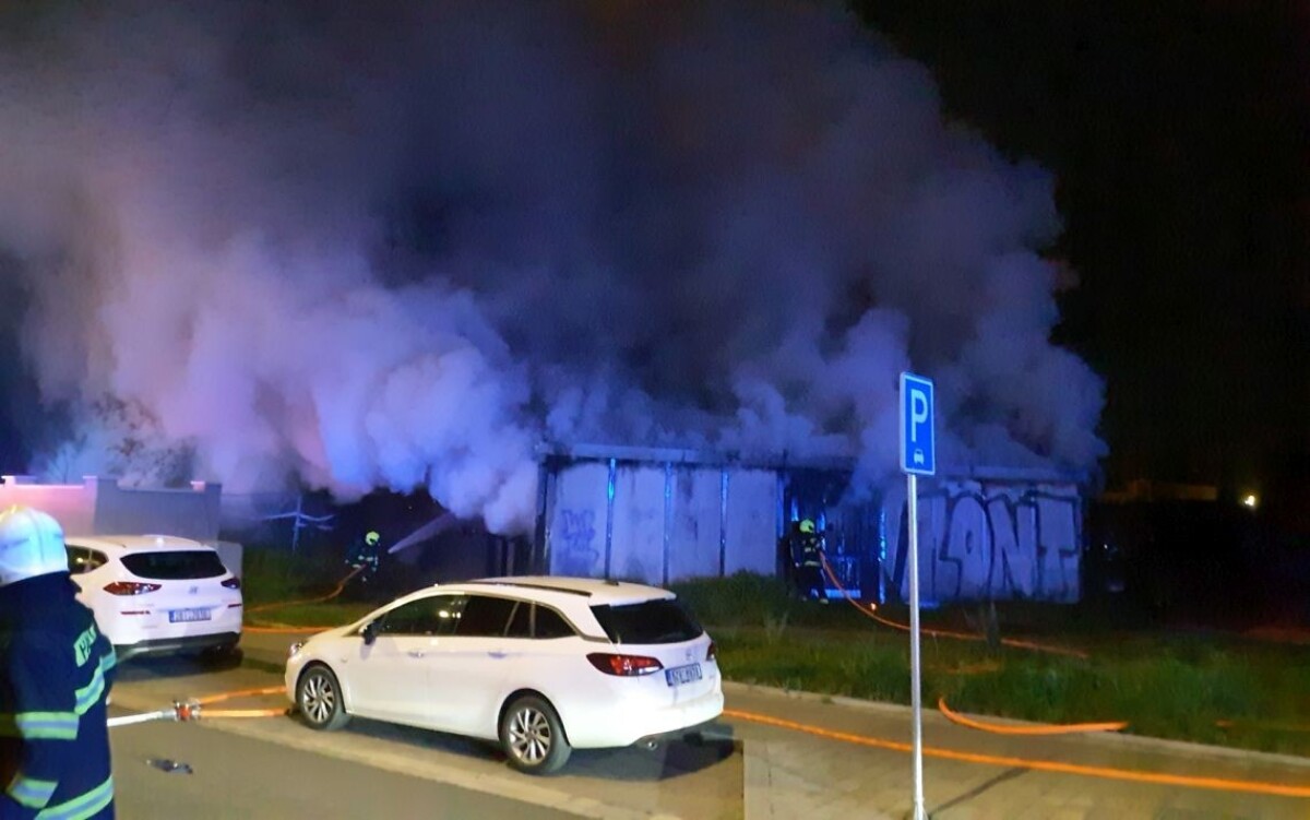 Požiar unimobuniek v Brne