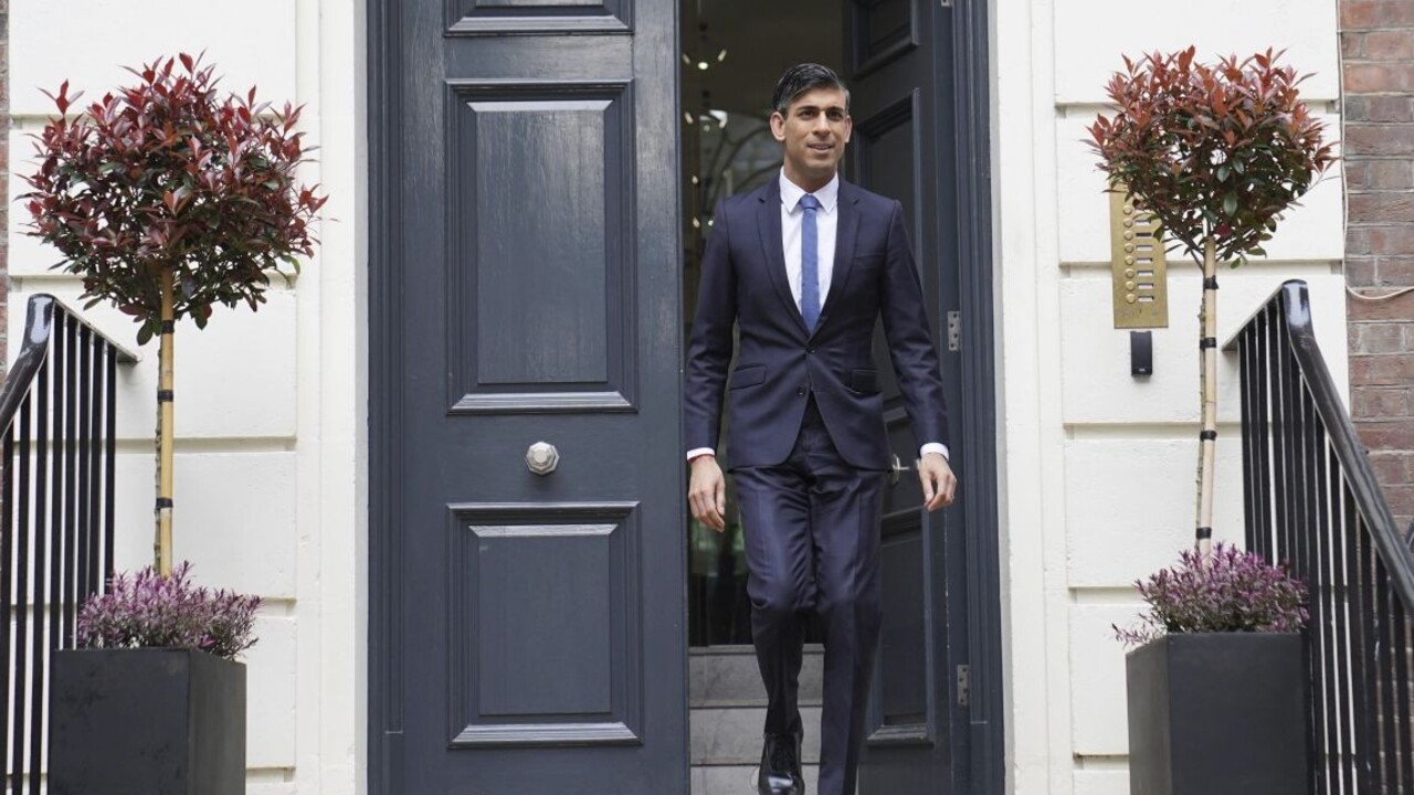 Sunak sa pomaly blíži k zásadnej porážke. Naznačujú to prvé výsledky miestnych volieb v Anglicku