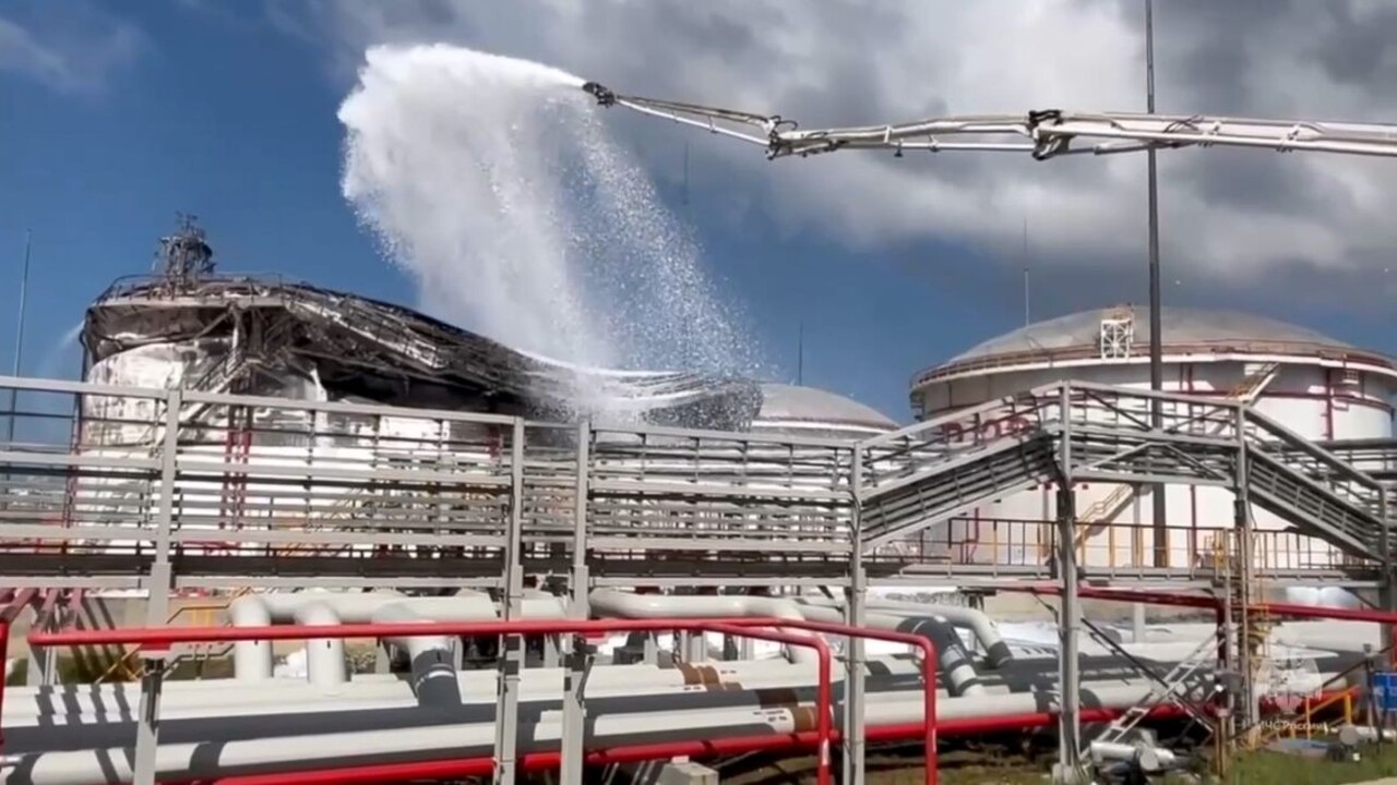 Útok dronu spôsobil požiar v ropnej rafinérii v Rusku, už druhýkrát za týždeň