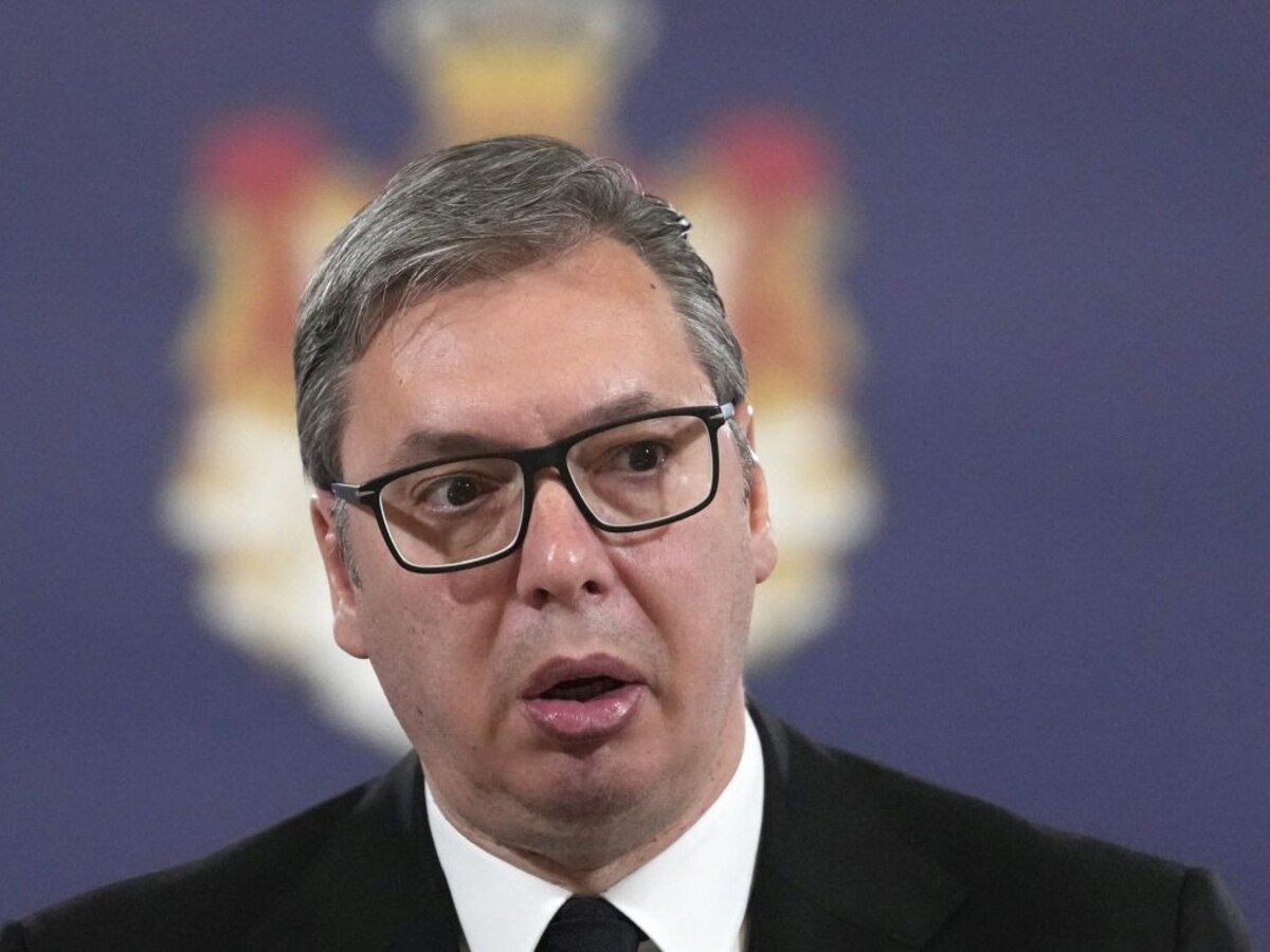Srbský prezident reagoval na tragické útoky, prisľúbil radikálne odstránenie strelných zbraní