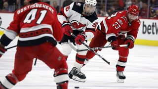 NHL: Hokejisti Caroliny si poradili s New Jersey, v sérii vedú 2:0 na zápasy