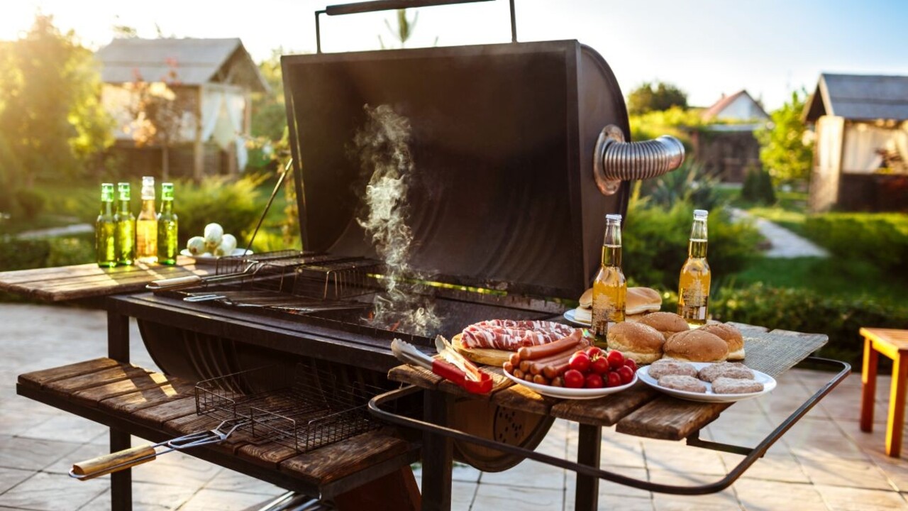 Tieto nápoje piť nebudete: Pomocou koly, čaju či piva dokonale vyčistíte gril