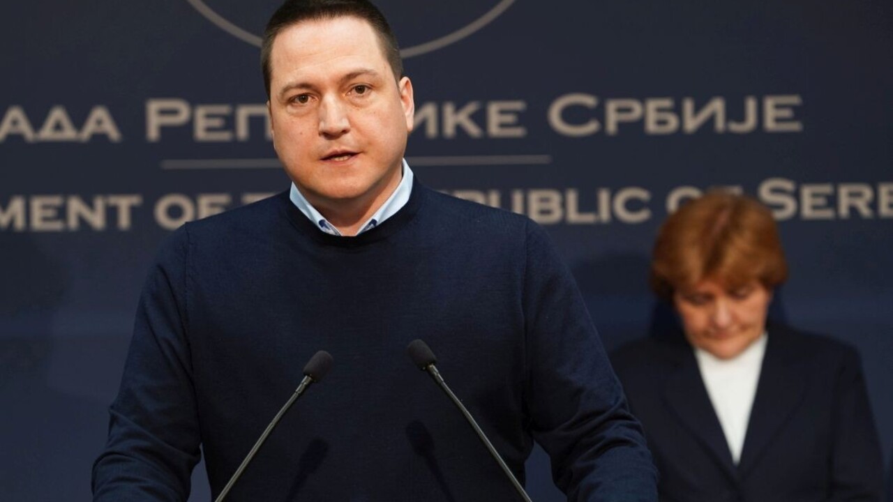 Srbský minister školstva podal demisiu, urobil tak v reakcii na streľbu v škole