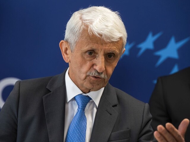 Úradnícka vláda prispeje k upokojeniu situácie, tvrdí Dzurinda