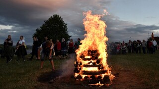 Tragický koniec pálenia vatry. V pahrebe našli zhorené telo