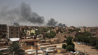 Rozhádaní generáli rokovať nechcú. Sudánom sa znova ozývali výbuchy