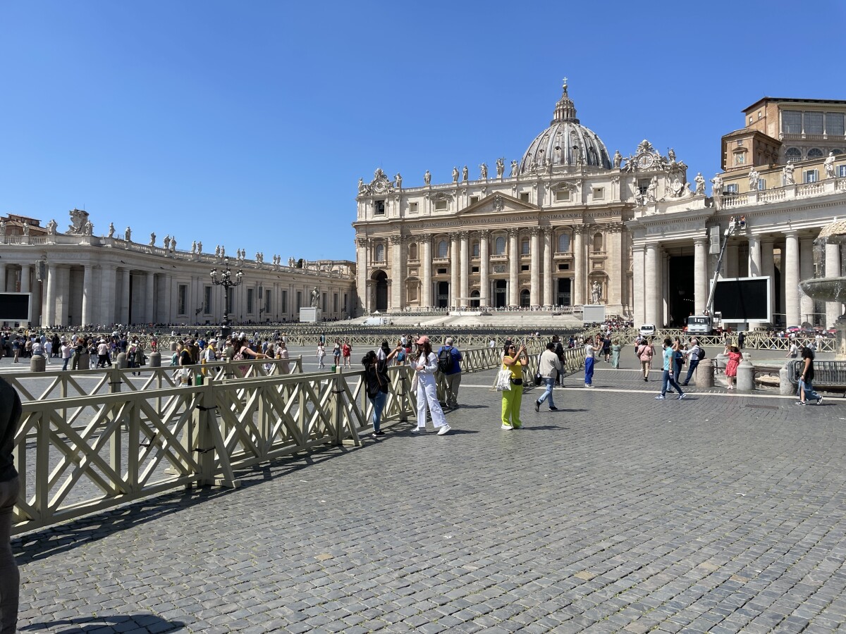 Bazilika svätého Petra z Námestia svätého Petra