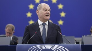 EÚ sa nesmie nechať znepokojiť Putinovou demonštráciou sily, povedal Scholz
