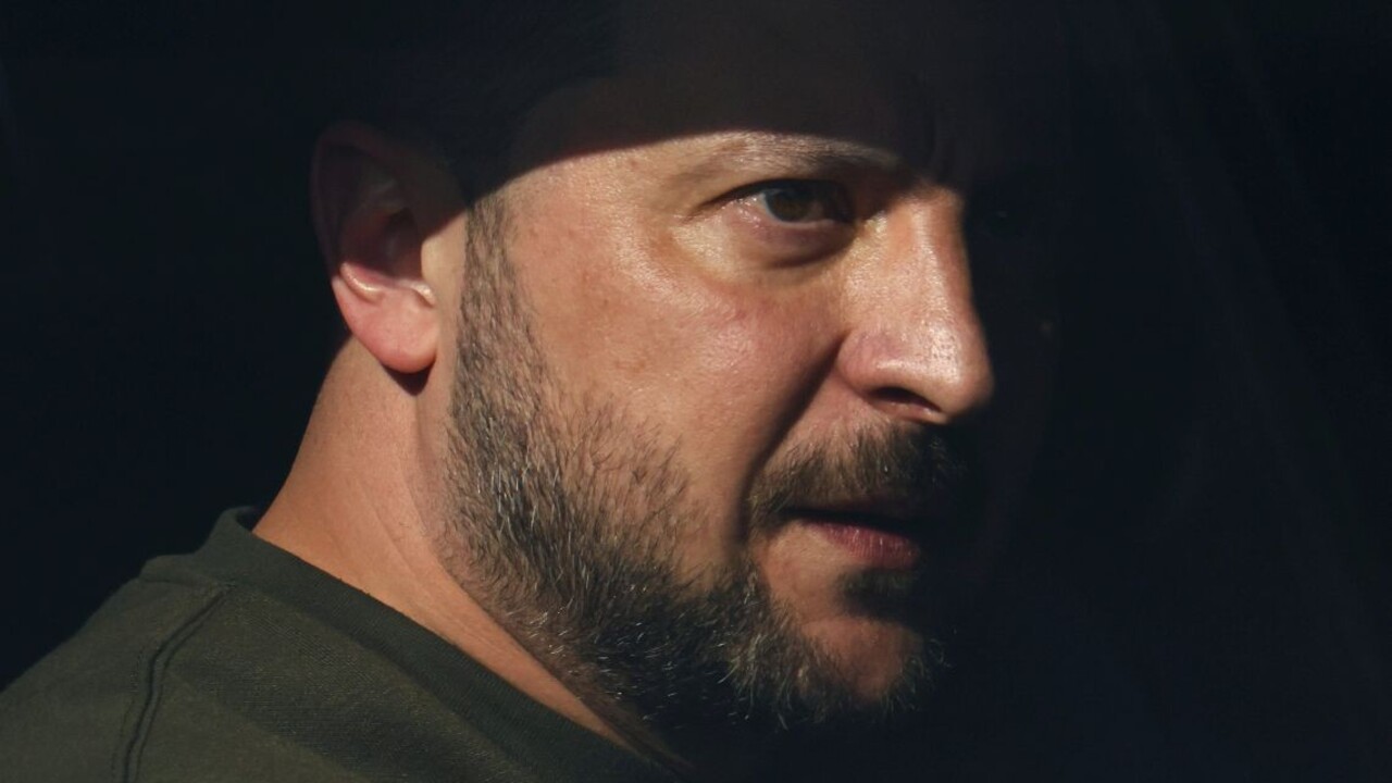 Zelenskyj opäť žiada Západ o stíhačky. Tvrdí, že Ukrajina sa pripravuje na obnovu