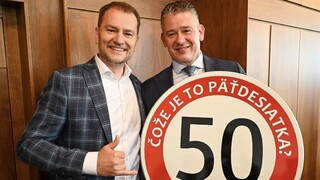 Atómovky, premiérovanie a výroky, ktoré zľudoveli. Líder OĽANO Matovič oslavuje päťdesiatku