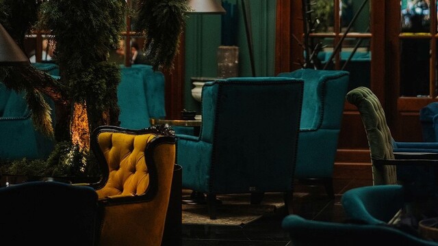 Mirror Bar interiér