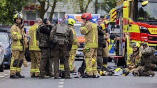 V paneláku na západe Nemecka nastal výbuch. Zranilo sa desať hasičov a policajtov