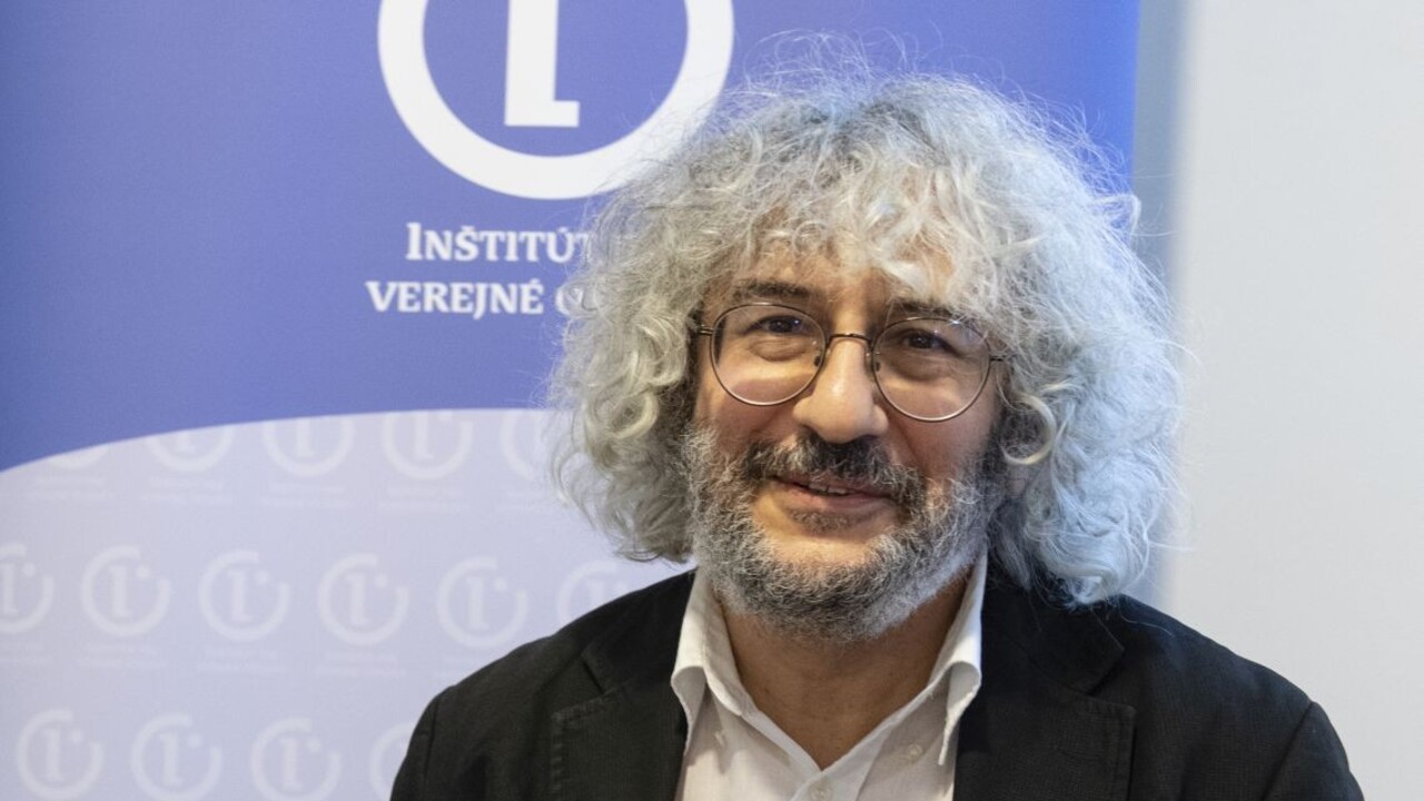 Mesežnikov: Parlament nevysloví dôveru úradníckej vláde. Má však šancu upokojiť situáciu