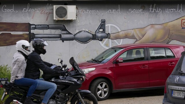 Srbi v rámci zbraňovej amnestie už odovzdali takmer 6-tisíc strelných zbraní