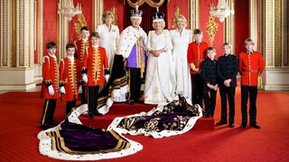 Karol III., princ William a princ George. Zverejnili portrét kráľa s jeho dedičmi