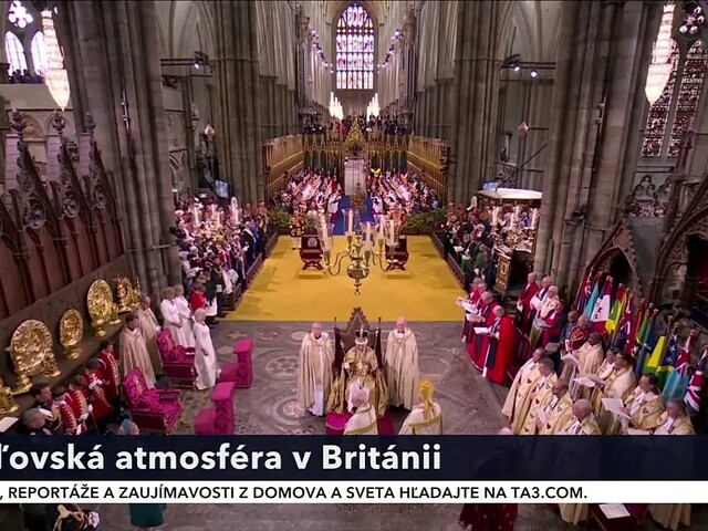 Koruna, žezlo aj zlaté róby. V Británii vládla kráľovská atmosféra