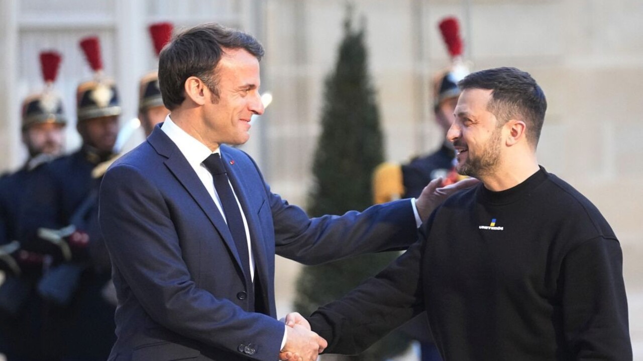 Francúzsko je otvorené výcviku ukrajinských pilotov stíhačiek. Neexistuje tabu, povedal Macron