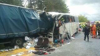 Po nehode autobusu s kamiónom je v bratislavskej nemocnici vyše desať pacientov. Niektorí sú v kritickom stave