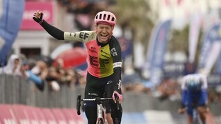 Desiatu etapu na Giro d'Italia vyhral Cort, v závere zdolal Geeho a De Marchiho