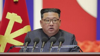 Severná Kórea postavila prvý vojenský špionážny satelit. Kim Čong-un si ho pochvaľuje