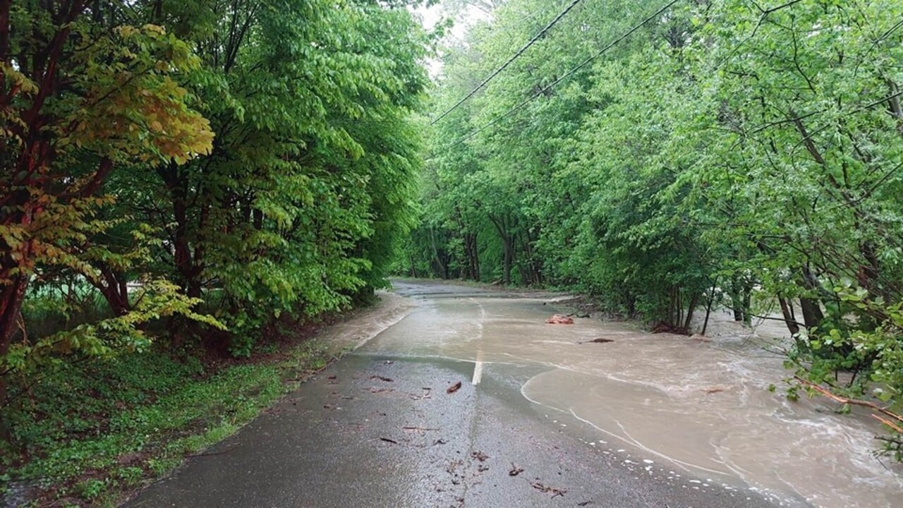Počasie vyčíňa aj naďalej. Meteorológovia varujú pred povodňami aj intenzívnym dažďom