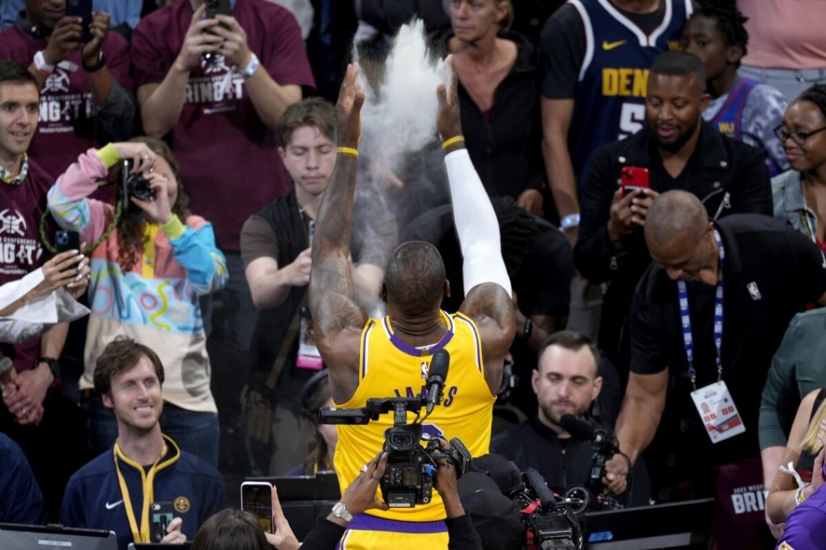 Los Angeles Lakers krídlo LeBron James