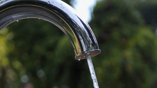 Z kohútikov im nič nevyteká. V Chorvátskom Grobe odstavili pitnú vodu pre narastajúci dlh