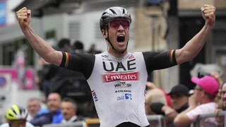 Giro d'Italia: V tesnom závere jedenástej etapy triumfoval Ackermann