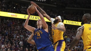 NBA: Denver Nugetts zvíťazil doma nad Los Angeles Lakers 132:126. Domáci ťažili najmä z náskoku